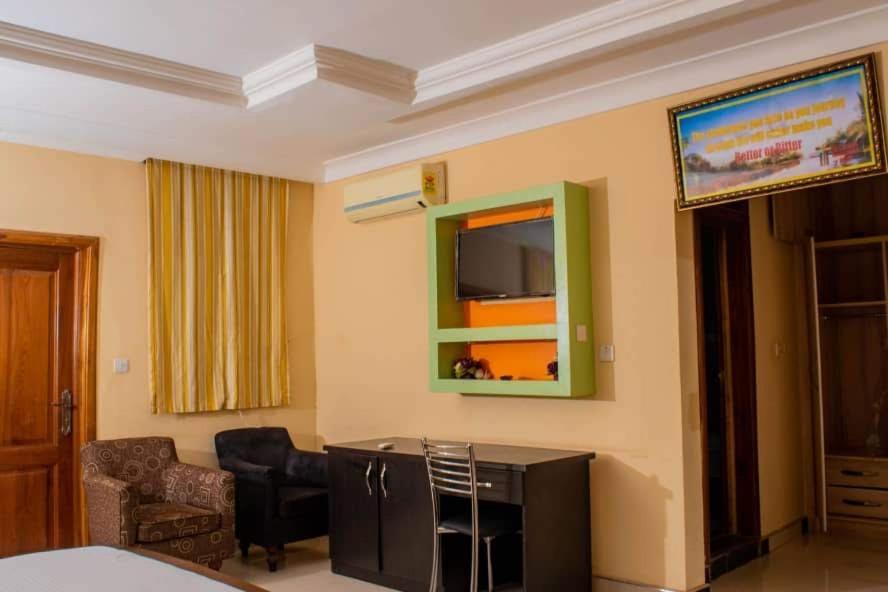 Dc Ambassadors Hotel Dawhwenya Екстер'єр фото