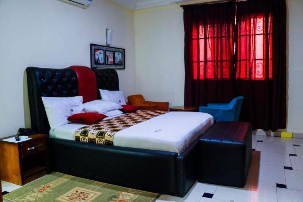 Dc Ambassadors Hotel Dawhwenya Екстер'єр фото