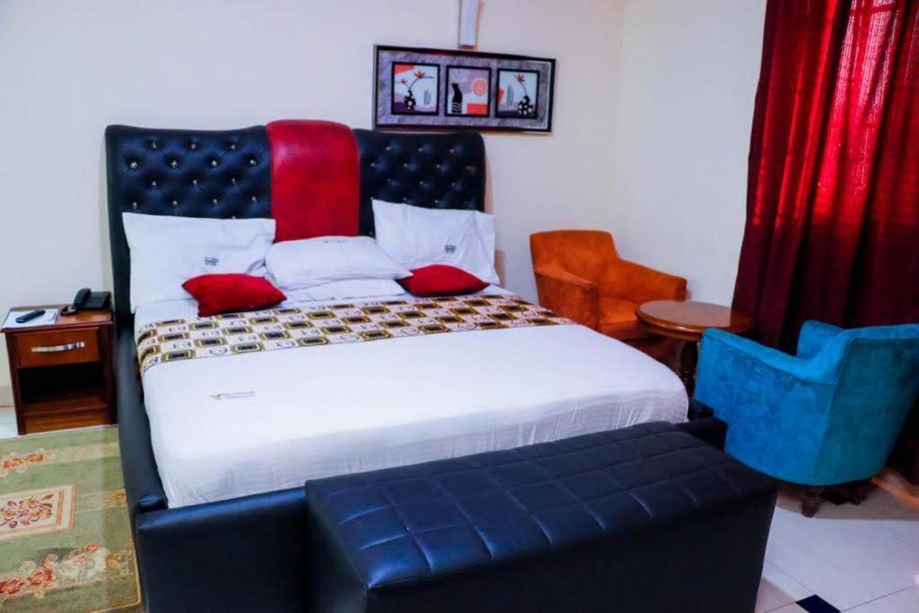 Dc Ambassadors Hotel Dawhwenya Екстер'єр фото