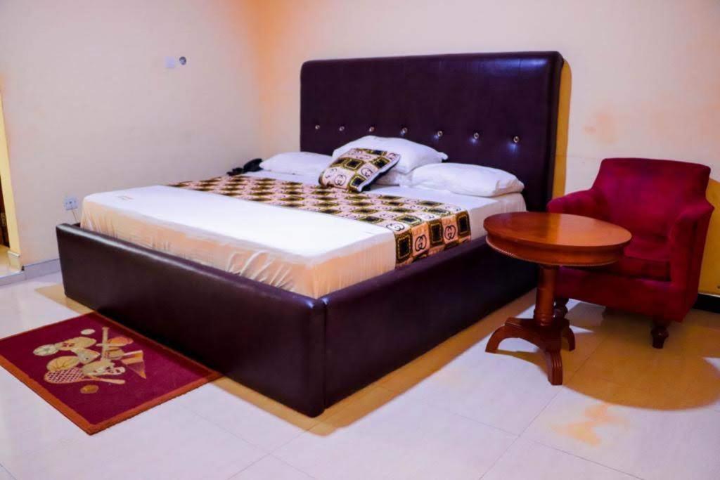 Dc Ambassadors Hotel Dawhwenya Екстер'єр фото
